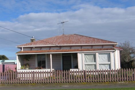 Photo of property in 2 Gladstone Street, Foxton, 4814