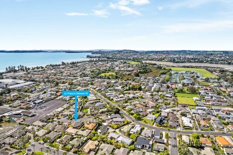 Photo of property in 11 Francis Skinner Place, Orewa, 0931