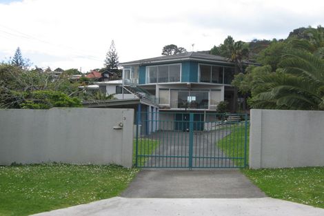 Photo of property in 3 Hardley Avenue, Tindalls Beach, Whangaparaoa, 0930
