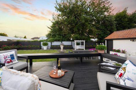 Photo of property in 12 Manuka Street, Hokowhitu, Palmerston North, 4410