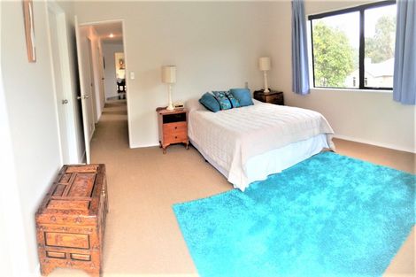 Photo of property in 8 Ruapehu Drive, Fitzherbert, Palmerston North, 4410