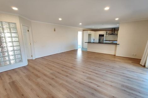 Photo of property in 8 Hattaway Avenue, Bucklands Beach, Auckland, 2012
