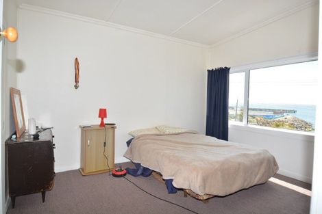 Photo of property in 252 Marine Parade, Bluff, 9814
