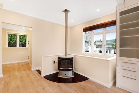 Photo of property in 55 Hungerford Road, Houghton Bay, Wellington, 6023