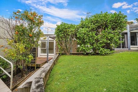 Photo of property in 12/18 Parr Terrace, Castor Bay, Auckland, 0620