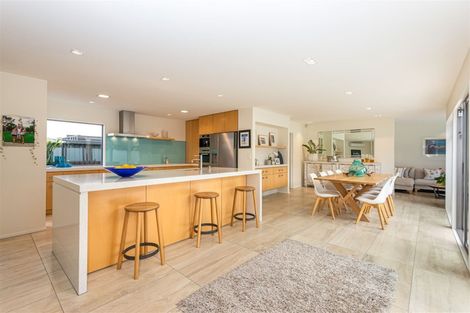 Photo of property in 2/124 Esplanade, Sumner, Christchurch, 8081