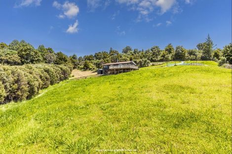 Photo of property in 70 Upper Whangateau Road, Big Omaha, 0985