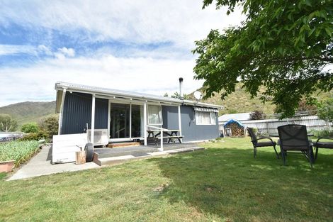 Photo of property in 2 Keene Place, Omarama, 9412