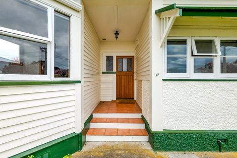 Photo of property in 17 Clifford Street, Hawera, 4610