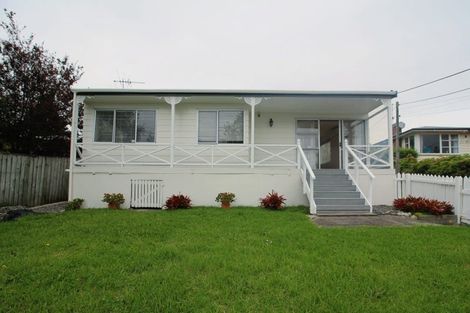 Photo of property in 2/12 Sherwood Avenue, Te Atatu South, Auckland, 0610