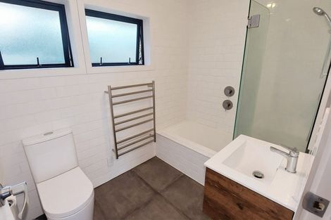 Photo of property in 1/5a Pullum Street, Birkenhead, Auckland, 0626