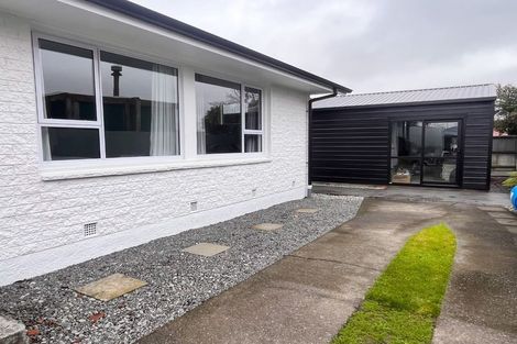Photo of property in 16 Daniels Road, Redwood, Christchurch, 8051