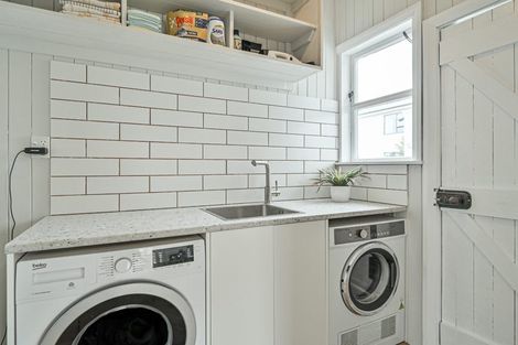 Photo of property in 1 Lowry Terrace, Marewa, Napier, 4110