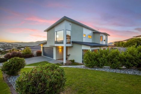 Photo of property in 6 Sumner Terrace, Aotea, Porirua, 5024