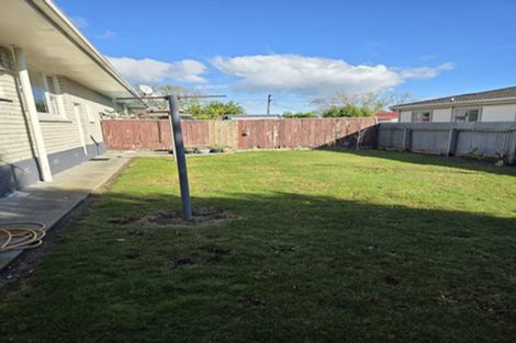 Photo of property in 52 Karaka Crescent, Levin, 5510
