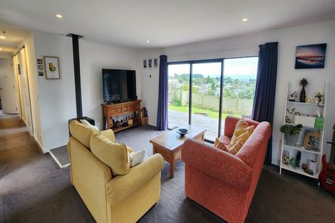 Photo of property in 6a Donnelly Street, Oakura, 4314