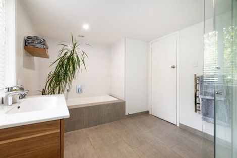 Photo of property in 61 Hanlon Crescent, Narrow Neck, Auckland, 0624