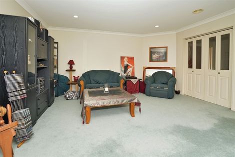 Photo of property in 17 Highgrove Drive, Grandview Heights, Hamilton, 3200