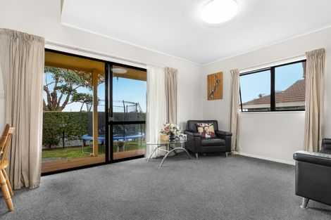 Photo of property in 14 Hadley Wood Drive, Wattle Downs, Auckland, 2103