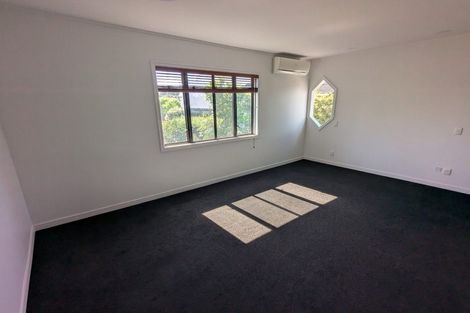 Photo of property in 2/5 Seacliffe Avenue, Belmont, Auckland, 0622