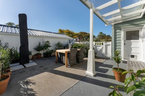 Photo of property in 9 Mayfair Place, Westown, New Plymouth, 4310