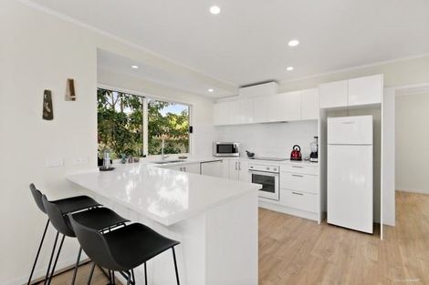 Photo of property in 27 Mcmillan Place, Mellons Bay, Auckland, 2014