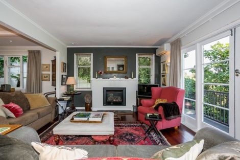 Photo of property in 16 Spencer Road, Hospital Hill, Napier, 4110