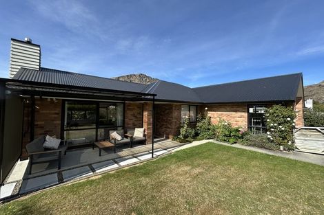 Photo of property in 15 Sew Hoy Lane, Arthurs Point, Queenstown, 9371