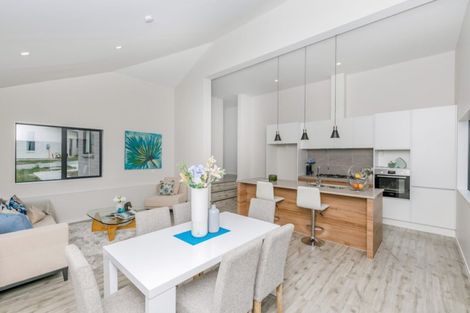 Photo of property in 2 Tarara Lane, Kumeu, 0810