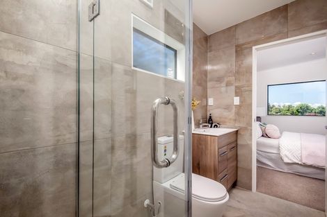 Photo of property in 12b Ropata Avenue, Point England, Auckland, 1072
