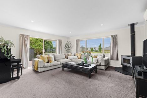 Photo of property in 3a Honeyfield Drive, Whalers Gate, New Plymouth, 4310