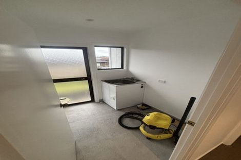 Photo of property in 14 Mark Edward Drive, Half Moon Bay, Auckland, 2012