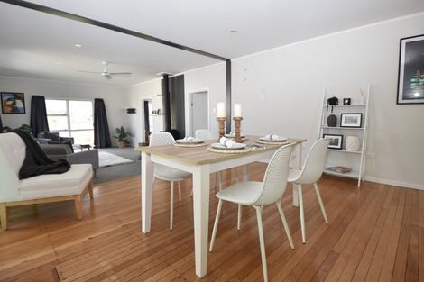 Photo of property in 2 Philip Street, Carterton, 5713