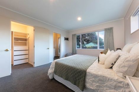 Photo of property in 10 Ryden Place, Glen Eden, Auckland, 0602