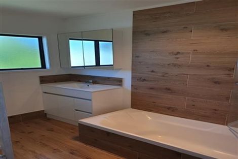 Photo of property in 6 Everglade Drive, Goodwood Heights, Auckland, 2105