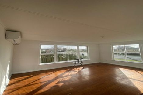 Photo of property in 28 Lincoln Park Avenue, Massey, Auckland, 0614