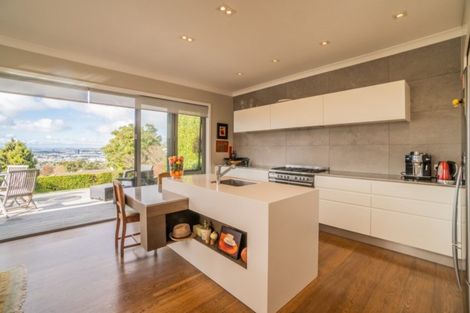 Photo of property in 33 Te Kawa Road, Greenlane, Auckland, 1061