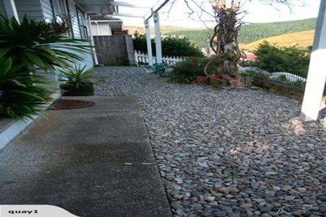 Photo of property in 25 Montreal Grove, Kingston, Wellington, 6021