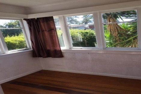 Photo of property in 36 Howard Road, Northcote, Auckland, 0627