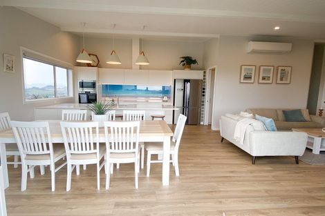 Photo of property in 2 Sunset Heights, Cable Bay, 0420