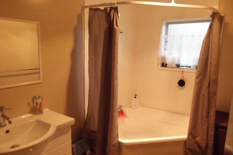 Photo of property in 79 Target Road, Totara Vale, Auckland, 0629