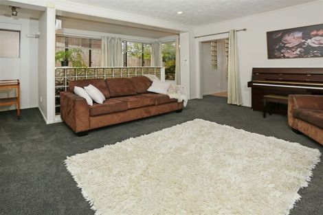 Photo of property in 48 Vintage Drive, Henderson, Auckland, 0612