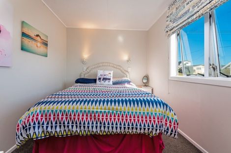 Photo of property in 35 Marine Parade South, Foxton Beach, Foxton, 4815
