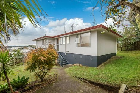 Photo of property in 2/11 Grenadine Place, Unsworth Heights, Auckland, 0632
