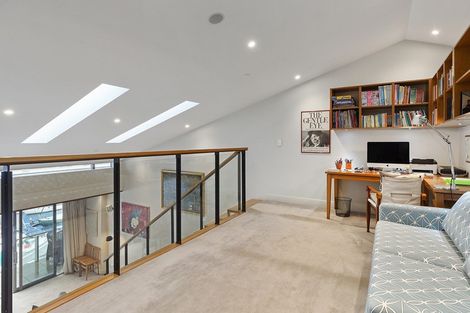 Photo of property in Clyde Quay Wharf, 3c/6 Clyde Quay Wharf, Te Aro, Wellington, 6011