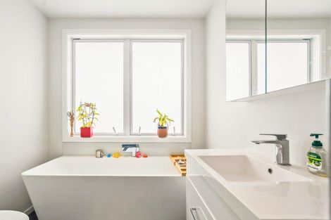 Photo of property in 395 Stokes Valley Road, Stokes Valley, Lower Hutt, 5019