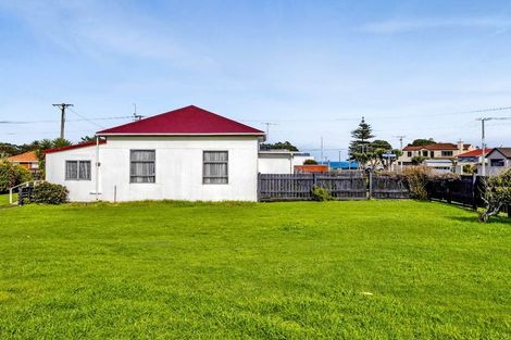 Photo of property in 9 Napier Street, Opunake, 4616
