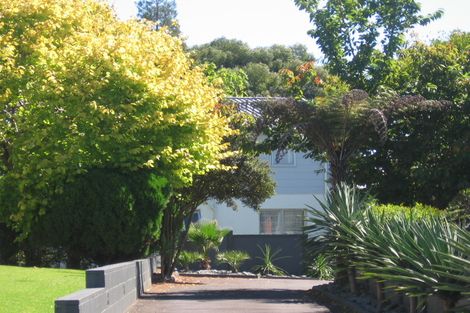 Photo of property in 17 Kelston Street, New Lynn, Auckland, 0600