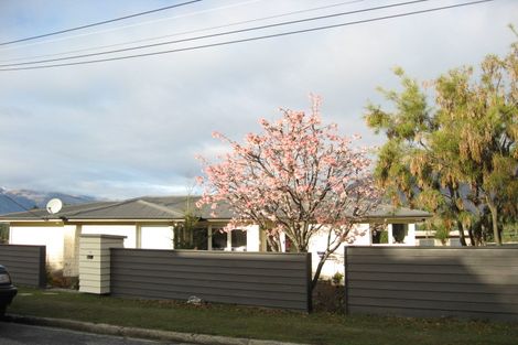 Photo of property in 33 Veint Crescent, Queenstown, 9300