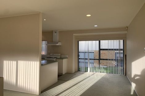 Photo of property in 9 Lanier Place, Glendene, Auckland, 0602